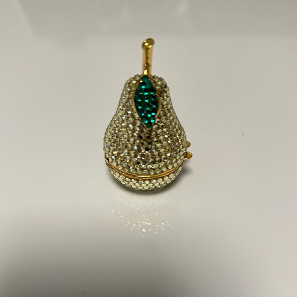 - Pear crystal pill box - Picture 1 of 5